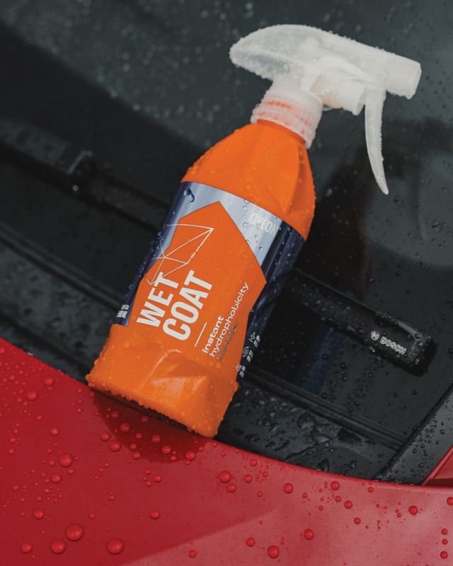 Le Q2M Wet Coat est un produit facile à utiliser qui renforce instantanément et brillamment l’hydrophobicité. Sa formule est prête à l’emploi et offre d’excellents résultats en un simple et rapide processus de pulvérisation/rinçage. Malgré sa facilité d’utilisation, le Q2M WetCoat garantit une longue durabilité et résiste aux produits chimiques.

Il vous suffit de le pulvériser et de le rincer.
—————————
📦 Livraison gratuite dès CHF 99.- d’achats !
—————————
📍 : La Maillarde 11, 1680 Romont
🛒 : www.detailingavenue.ch
📨 : info@detailingavenue.ch
📞 : 079 527 96 91