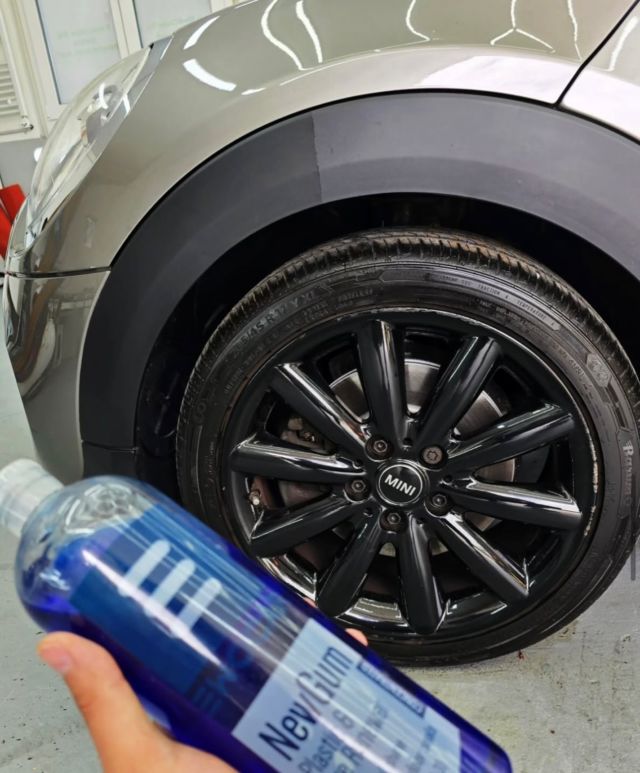 Le Ewocar NewGum est désormais dispo ! Gel inodore ultra-concentré pour redonner vie à vos pneus, plastiques et joints.
Fini l’aspect terne — place à un rendu propre, naturel et protégé.

Disponible en ligne et au showroom !
—————————
📦 Livraison gratuite dès CHF 99.- d’achats !
—————————
📍 : La Maillarde 11, 1680 Romont
🛒 : www.detailingavenue.ch
📨 : info@detailingavenue.ch
📞 : 079 527 96 91
