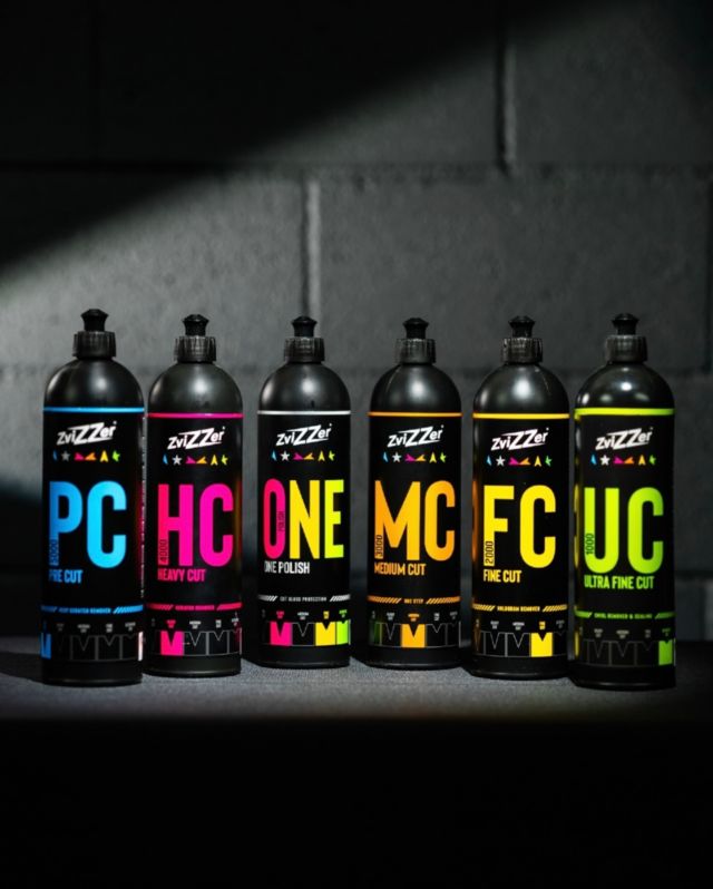 Les liquides de polissage ZviZZer offrent des résultats professionnels, avec plusieurs niveaux de correction (Heavy Cut, Medium Cut, Fine Cut, Ultra Finish) adaptés à chaque besoin.

Grâce au système de code couleur, chaque polish s’associe facilement à son pad correspondant. Les pads sont disponibles en différentes tailles pour s’adapter à toutes les polisseuses.
—————————
📦 Livraison gratuite dès CHF 99.- d’achats !
—————————
📍 : La Maillarde 11, 1680 Romont
🛒 : www.detailingavenue.ch
📨 : info@detailingavenue.ch
📞 : 079 527 96 91