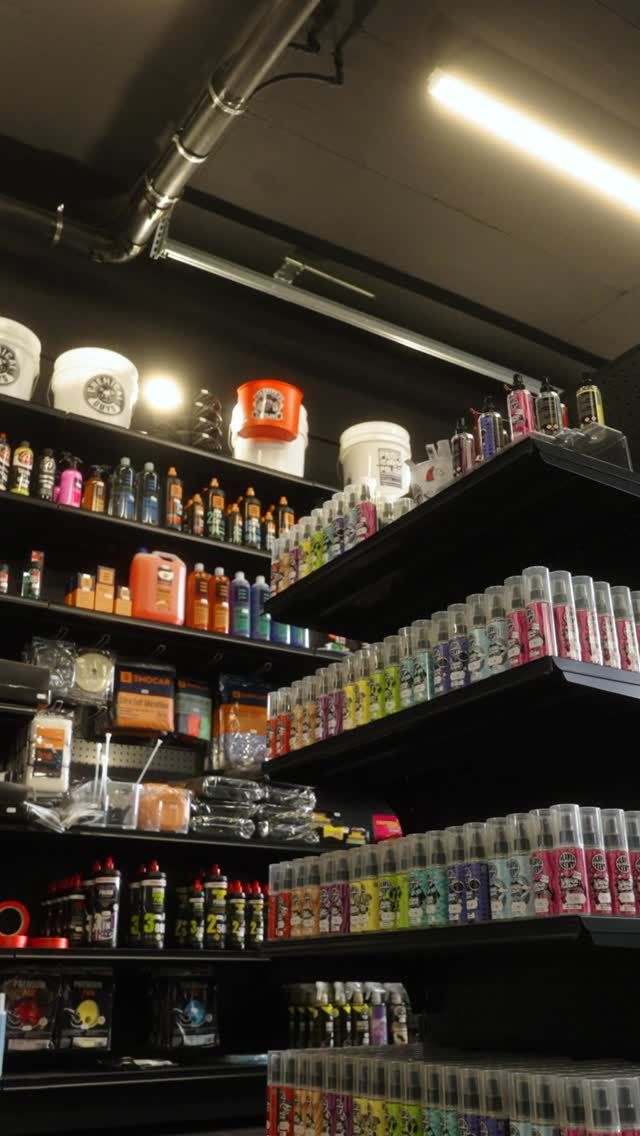 Découvrez l’univers Detailing Avenue en plein cœur de notre showroom à Romont ! Un espace pensé pour les passionnés comme pour les pros, avec une large sélection de marques reconnues dans le monde du detailing : Gyeon, ZviZZer, Liquid Elements, Flex, Chemicalworkz, Ewocar, Soft99 et bien d’autres.

Profitez de conseils personnalisés selon vos besoins, votre véhicule et votre niveau d’expérience.
—————————
📦 Livraison gratuite dès CHF 99.- d’achats !
—————————
📍 : La Maillarde 11, 1680 Romont
🛒 : www.detailingavenue.ch
📨 : info@detailingavenue.ch
📞 : 079 527 96 91