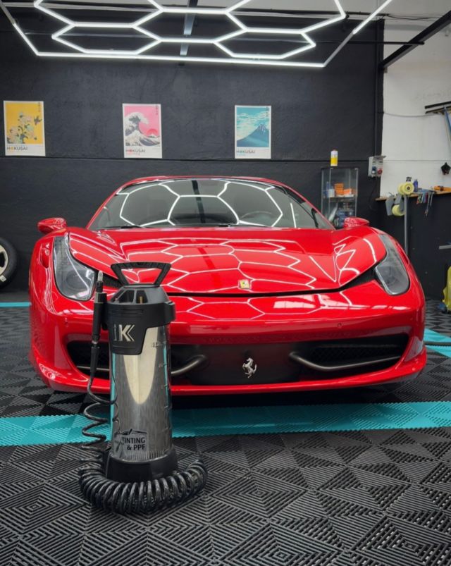 IK PPF & Tinting est un pulvérisateur à pression manuelle professionnel, conçu pour un usage intensif et spécialement développé pour les professionnels du PPF, covering et vitres teintées.

📸 : @blackbird_center 
—————————
📦 Livraison gratuite dès CHF 99.- d’achats !
—————————
📍 : La Maillarde 11, 1680 Romont
🛒 : www.detailingavenue.ch
📨 : info@detailingavenue.ch
📞 : 079 527 96 91