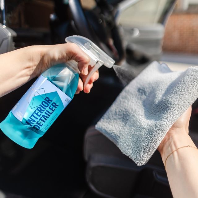 Q2M Interior Detailer est un nettoyant intérieur qui permet de nettoyer et désinfecter l’habitacle de votre véhicule.
Ce produit est efficace sur le cuir, le plastique, l’alcantara, les textiles, le verre et tous les types de garnitures intérieures.
—————————
📦 Livraison gratuite dès CHF 99.- d’achats !
—————————
📍 : La Maillarde 11, 1680 Romont
🛒 : www.detailingavenue.ch
📨 : info@detailingavenue.ch
📞 : 079 527 96 91
