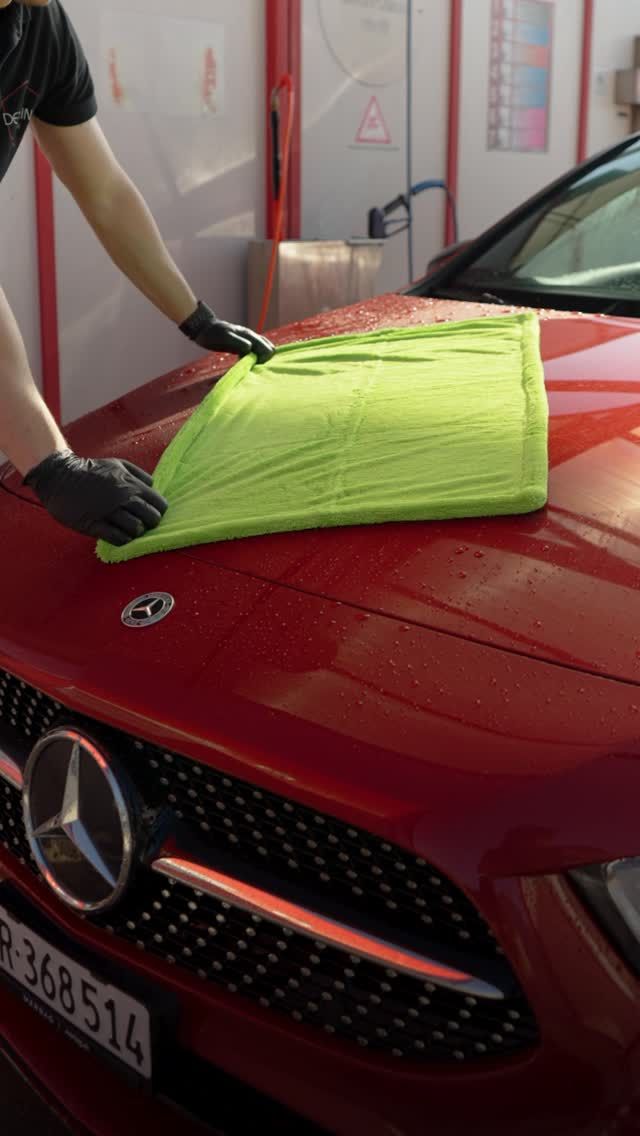 Shark Twisted Loop de ChemicalWorkz 🦈 

Conçu pour absorber un max d’eau en un seul passage, même sur les carrosseries les plus grandes.

💧 Technologie Twisted Loop : séchage ultra rapide, sans traces ni micro-rayures.
📐 Disponible en plusieurs tailles : du format compact au XL pour sécher tout un véhicule en un rien de temps.
🎨 Plusieurs couleurs au choix pour séparer les usages ou simplement matcher avec ton setup.
—————————
📦 Livraison gratuite dès CHF 99.- d’achats !
—————————
📍 : La Maillarde 11, 1680 Romont
🛒 : www.detailingavenue.ch
📨 : info@detailingavenue.ch
📞 : 079 527 96 91